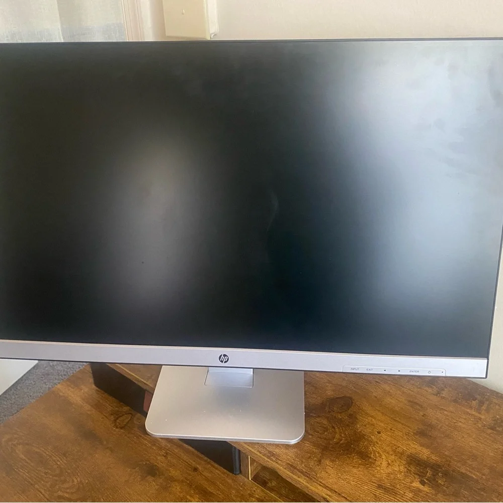 HP Monitor with Silver Stand